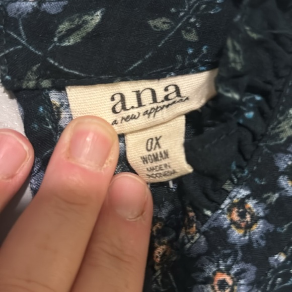 A.N.A. Long sleeved blouse. Size 0X. Dark green, floral. - Picture 2 of 9